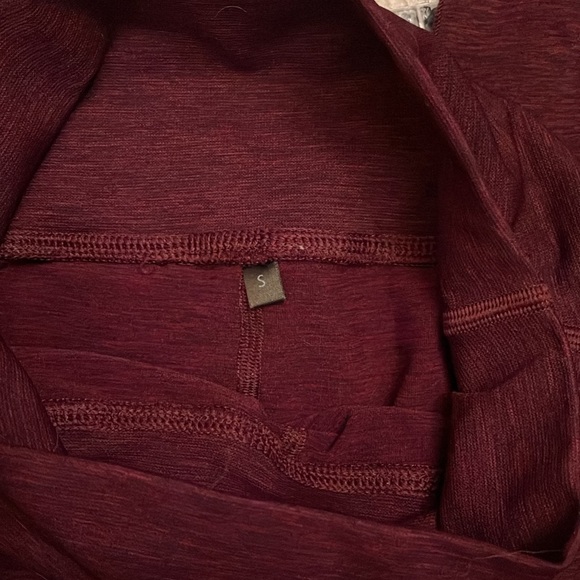 Alphalete OG Revival legging in color black cherry - Picture 4 of 4